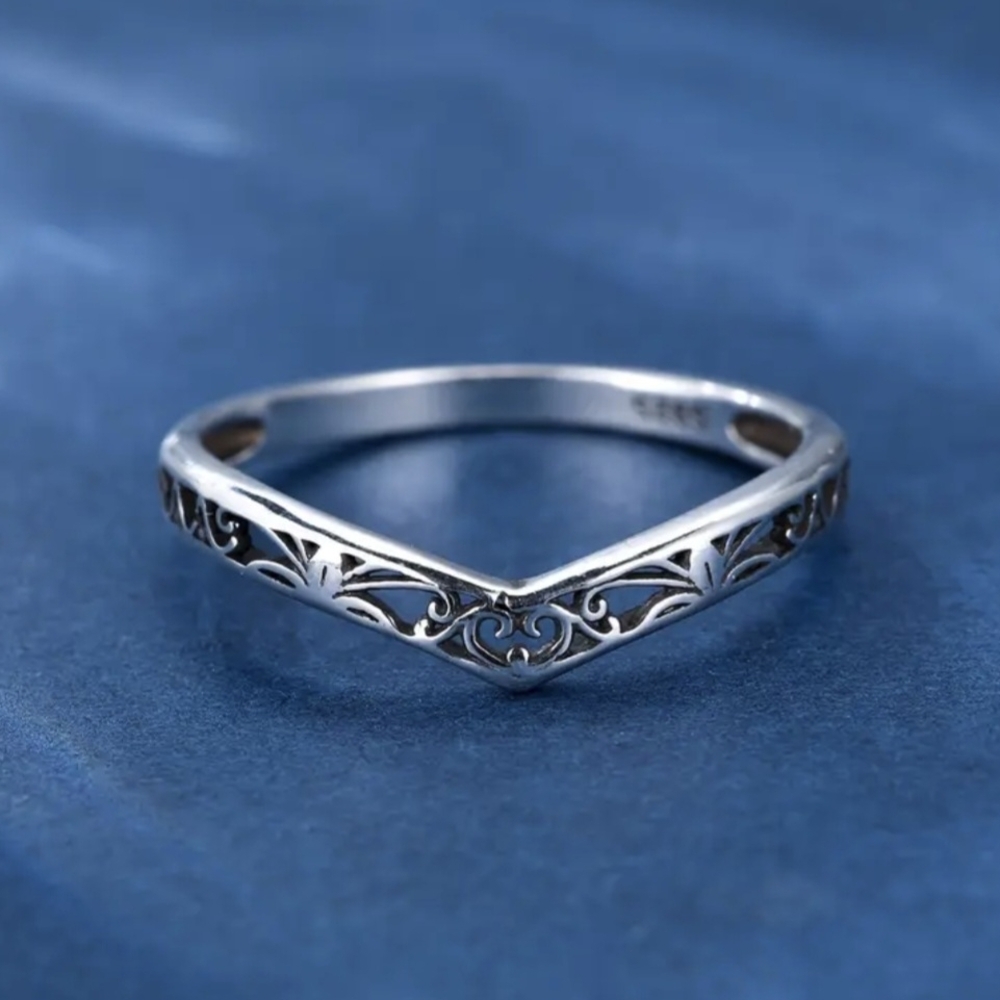 NEW- Gorgeous Sterling Silver Filigree Ring